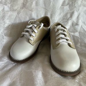 White/ecru Footmates dress shoes toddler size 10